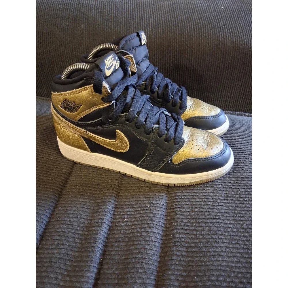Nike Air Jordan 1 Retro High‎ OG Metallic Gold Black FD1437-071 Kids Size 4Y